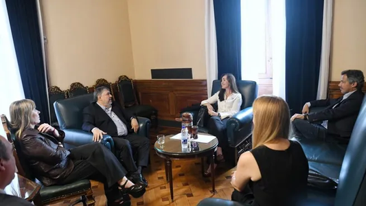 Victoria Villarruel se reunió con referentes del peronismo en el Senado en la previa a la sesión que la reconoció como vicepresidente