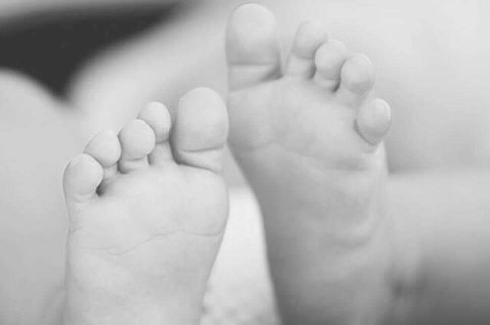 Mujer embarazada con coronavirus muere durante cesárea y su hija no sobrevive