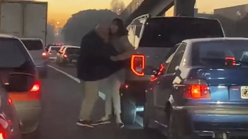 Violencia en la vía: un hombre se bajó del auto y le pegó a una mujer tras chocar en la autopista