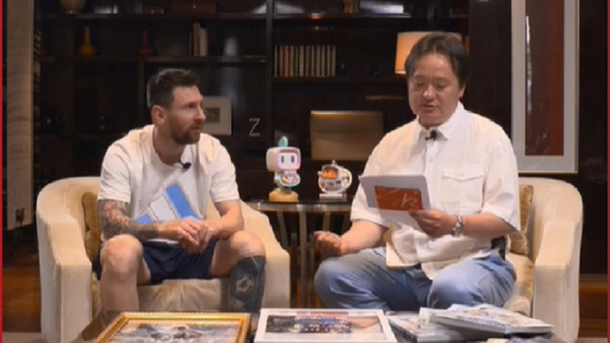 Lionel Messi con el medio chino Titan Sports.