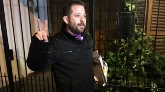 José Ottavis a lo Mike Amigorena: ¡apareció en pollera!