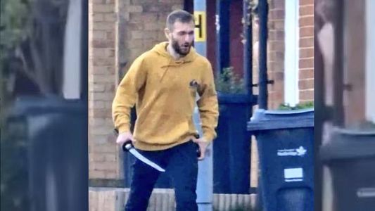 Terror en Londres: un hombre atacó con una espada a 5 personas y mató a un chico