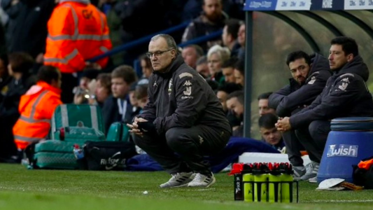 El Leeds de Bielsa perdió con Sheffield Wednesday sobre la hora y cedió la punta de la Segunda División