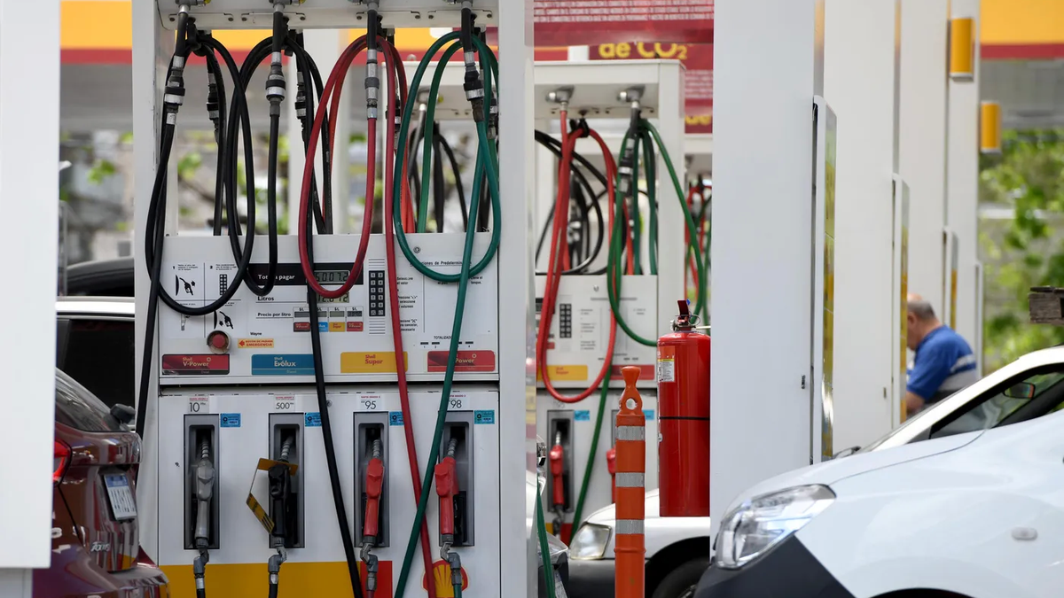 Las petroleras aumentaron un 27% los combustibles (Foto: archivo).