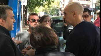 Taxistas le reclamaron a Rodríguez Larreta por UBER en la puerta de Radio La Red