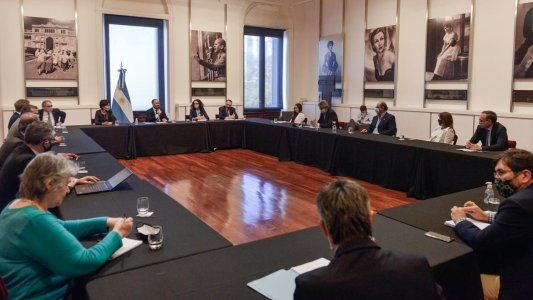 El Gobierno avanza con la ley de promoción agroindustrial y arma mesa para discutir retenciones