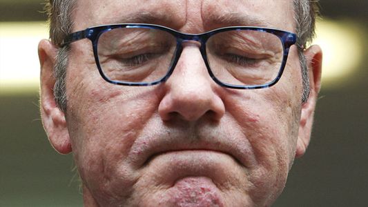 Seis años después de las primeras acusaciones, Kevin Spacey fue declarado inocente en un juicio por abuso sexual