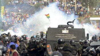 Ocho muertos por la represión policial de una protesta masiva en Cochabamba