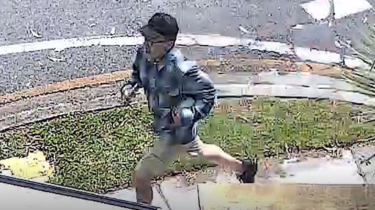 Un hombre atacó con agua caliente a un bebé en Australia y abandonó el país antes de seer identificado. (Foto: Captura de TV