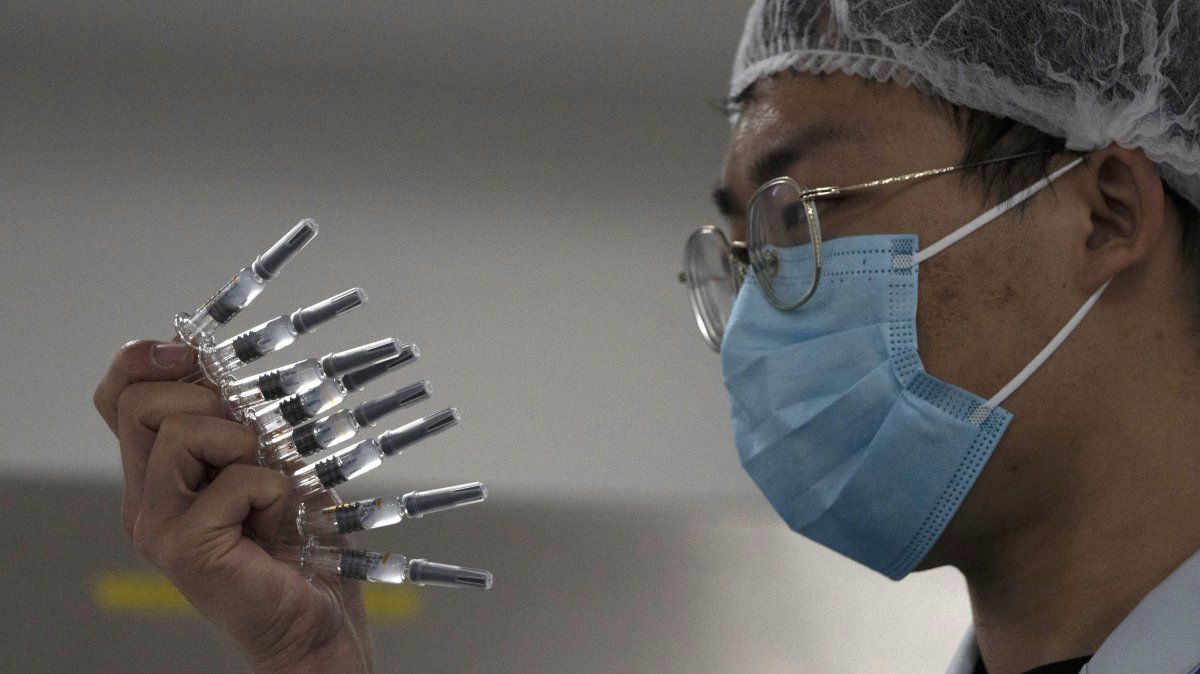 Brasil autoriza continuar con los ensayos de la vacuna china contra el COVID-19