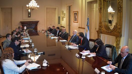 Alberto Fernández volvió de Europa y Juan Manzur encabeza la última reunión de Gabinete antes de las elecciones