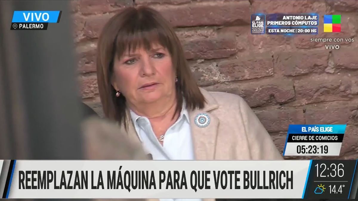 Patricia Bullrich y un tenso momento en medio de las PASO 2023: no funciona la máquina de voto electrónico (Foto: captura de video)