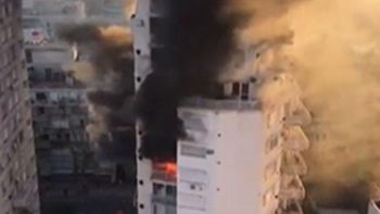 Incendio Belgrano: un muerto y tres personas debieron ser hospitalizadas, entre ellos Felipe Pettinato (Foto: Twitter Emergencias Buenos Aires)