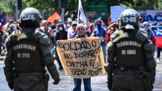 Mientras Piñera negocia un plan de emergencia social, aumentan las denuncias por violación a los DD.HH.