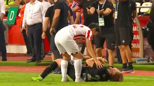 Era su debut, lo expulsaron a los 15 segundos por una patada descalificadora y su madre se puso a llorar en la tribuna