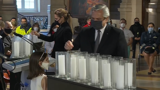 Coronavirus: el Gobierno decretó cinco días de duelo nacional por los 100 mil muertos en Argentina