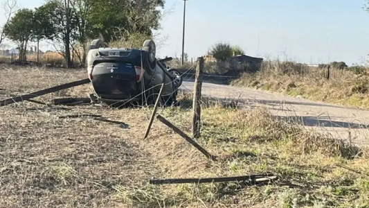 Córdoba: una chica de 12 años les sacó el auto a sus padres, chocó contra un poste y murió