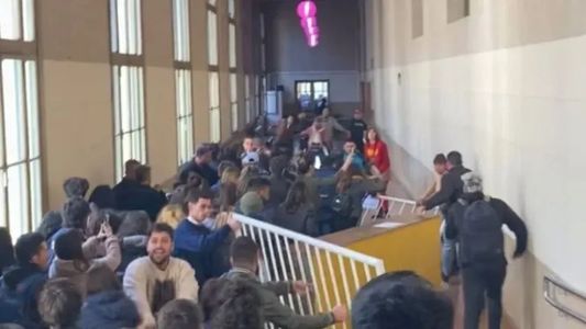 Batalla campal en la Facultad de Derecho de la UBA: patovicas impidieron el ingreso de alumnos a una asamblea