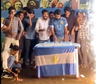 Insólito: en India un grupo de hinchas de la Selección Argentina le festejó el cumple a Messi