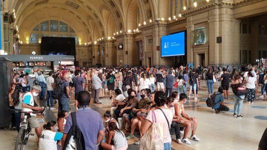 Caos y aglomeraciones en Constitución por demoras en el servicio de trenes