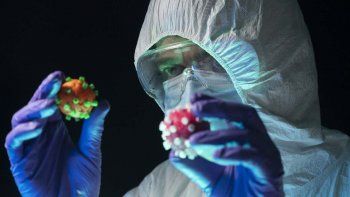 Alerta por otra mutación del Covid: está en las cepas sudafricana, brasileña y británica y podría esquivar a las vacunas