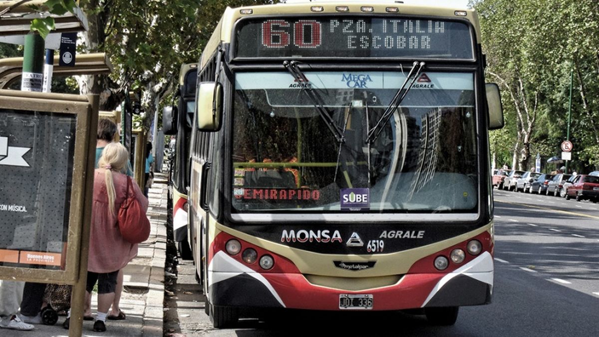 Las empresas de colectivos del AMBA anunciaron un paro para este miércoles en horario nocturno. (Télam)