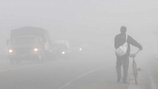 Por la niebla cierran aeropuertos y cancelan vuelos hasta las 16