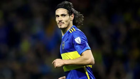Un hincha de Boca entró al campo de juego, le declaró su amor a Edinson Cavani y la reacción del uruguayo se hizo viral