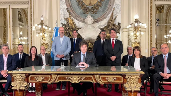Los primeros 20 días de gobierno: Milei, entre el juego de suma cero y el riesgo de gobernar 4 años por decreto