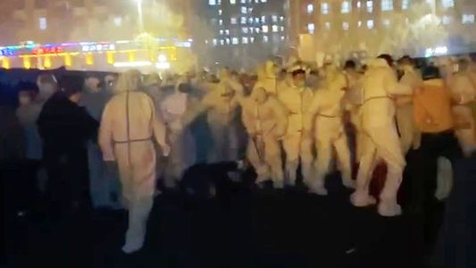 Trabajadores de Apple se rebelaron en China contra la política de encierros masivos ante el Covid