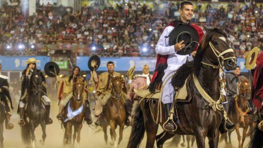 Urtubey se vistió de jinete para buscar el voto de los cordobeses