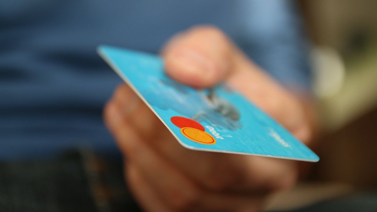 Consumo: la tarjeta de crédito persiste como el medio de pago más usado en supermercados.