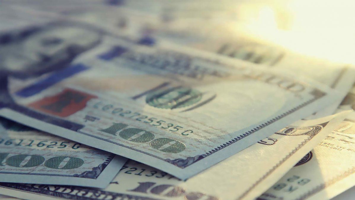 En el segundo día de colocación de letes, el dólar subió 15 centavos y cerró en $28,19