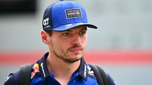 Polémica maniobra: Max Verstappen se llevó puesto a un piloto argentino y recibió una dura sanción