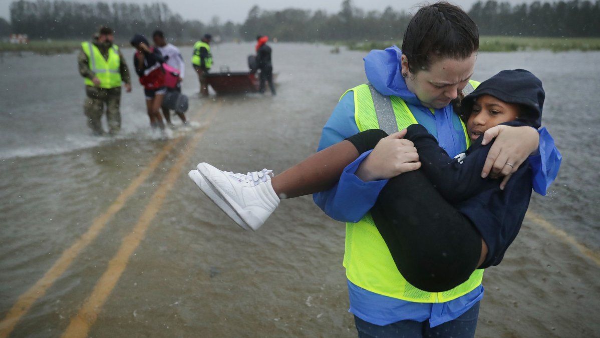 El huracán Florence llegó a Carolina del Norte con vientos de hasta 150 km/h