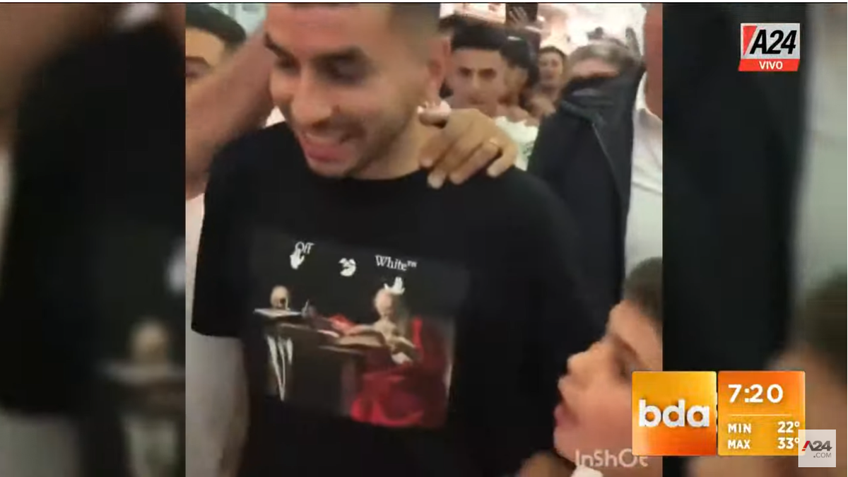 Mundial Qatar 2022: Ángel Correa y Thiago Almada fueron despedidos en Ezeiza por una multitud (Foto: captura A24).