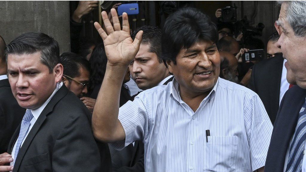 Evo Morales viajó a Cuba y afirman que se instalaría en la Argentina