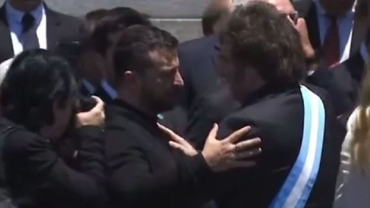 Así fue el afectuoso abrazo entre Javier Milei y Volodímir Zelenski en el Congreso (Foto: captura)