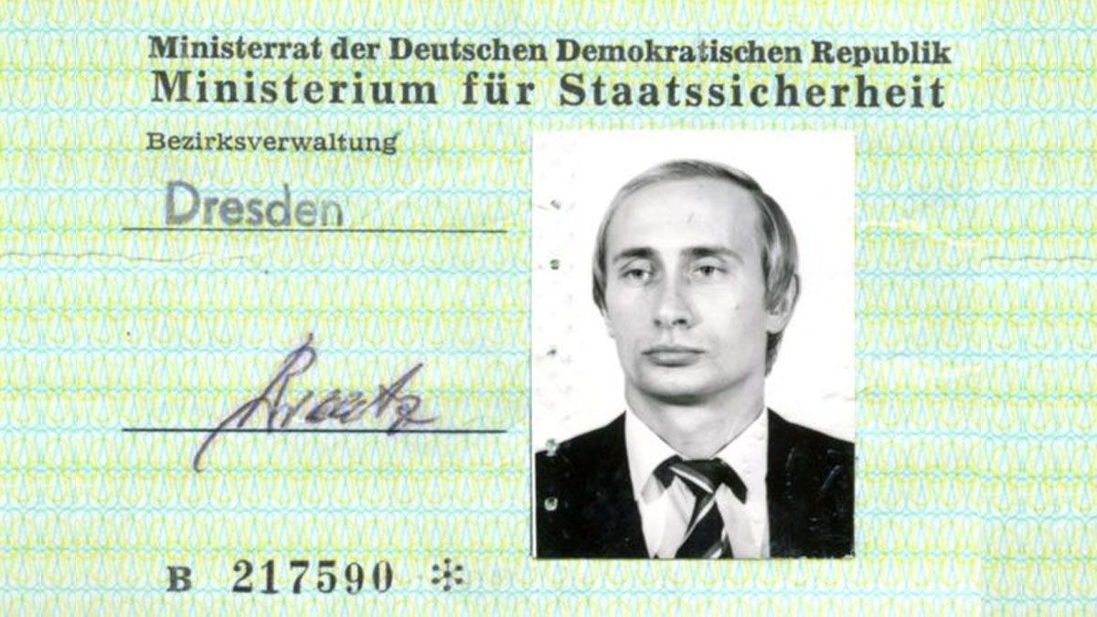 La ficha de Vladimir Putin como miembro de la KGB en la ex Alemania democrática (Foto: Gentileza BBC)