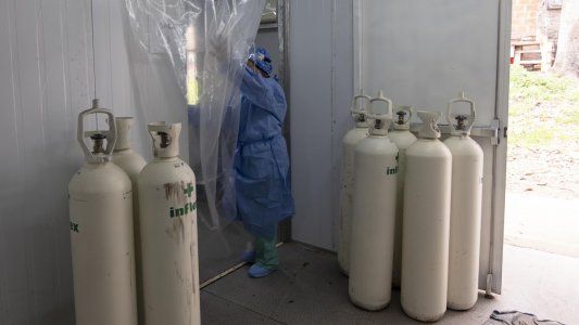 Un insumo imprescindible como el aire: cómo se produce el oxígeno que llega a los hospitales del país