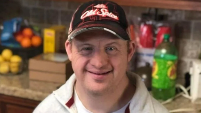 Tiene síndrome de Down y lo despidieron de una cadena de comidas rápidas