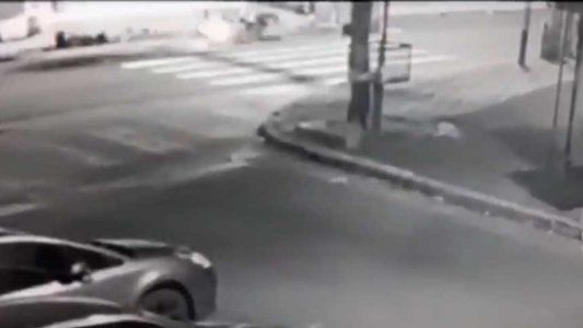 Un policía mató a un ladrón e hirió a otro que habían intentado asaltarlo en la parada del colectivo