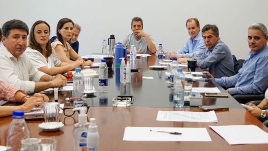 Sergio Massa y legisladores analizaron el MegaDNU y criticaron la suba de impuestos
