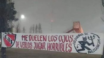 La barrabrava de Independiente puso pasacalles amenazando a sus jugadores.&nbsp;
