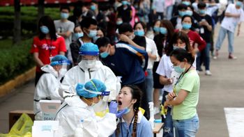 Wuhan, la ciudad en la que comenzó el coronavirus y la pandemia, estuvo aislado totalmente por 4 meses desde diciembre de 2019 hasta abril de 2020 (Foto: AP)