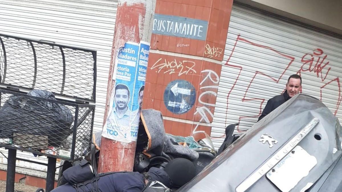 Ninguno de los cuatro presentó heridas de gravedad y fueron trasladados en ambulancias al Hospital Vecinal de Lanús