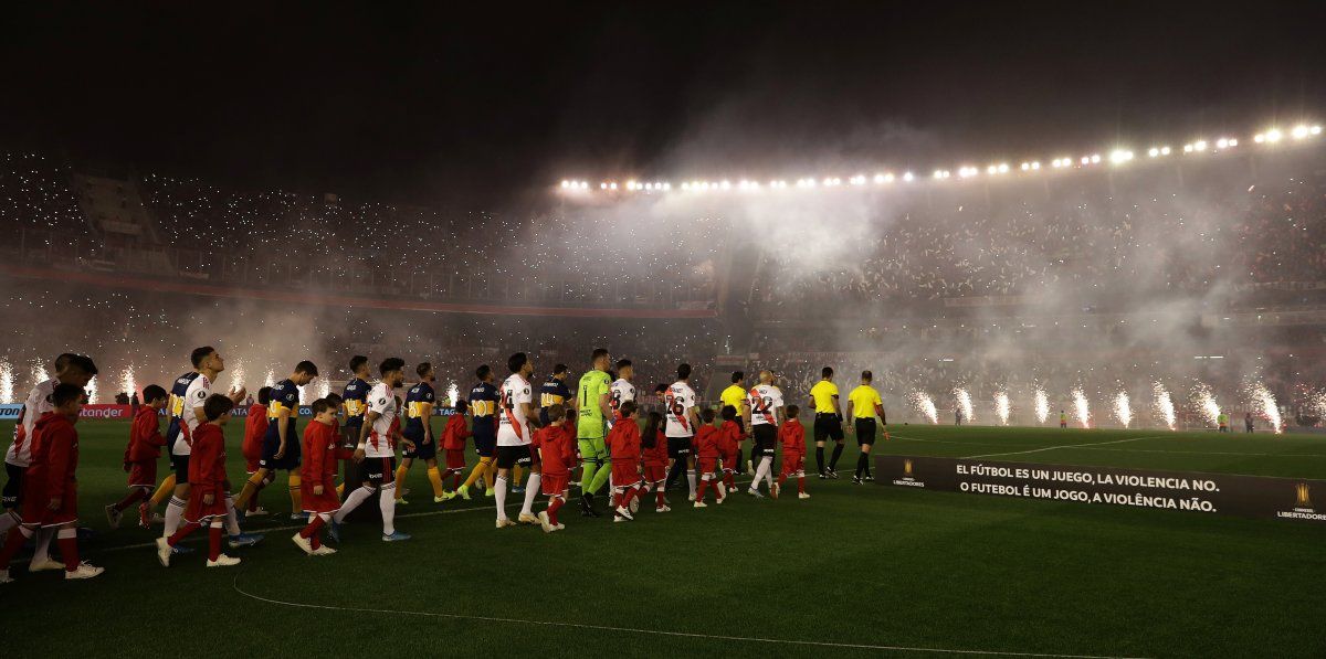 La CONMEBOL sancionó duramente a River por el uso de pirotecnia contra Boca: mirá cuál es el castigo