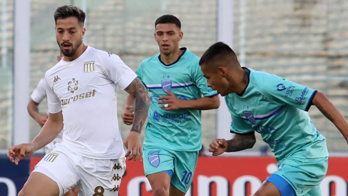 El Tomba y Racing juegan un partidazo en Córdoba.