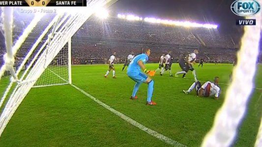 River-Independiente Santa Fe: el video de la tremenda atajada de Franco Armani