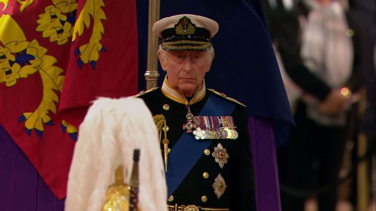 El Rey Carlos III culminó su primera gira por el Reino Unido entre aplausos y abucheos. (Captura)
